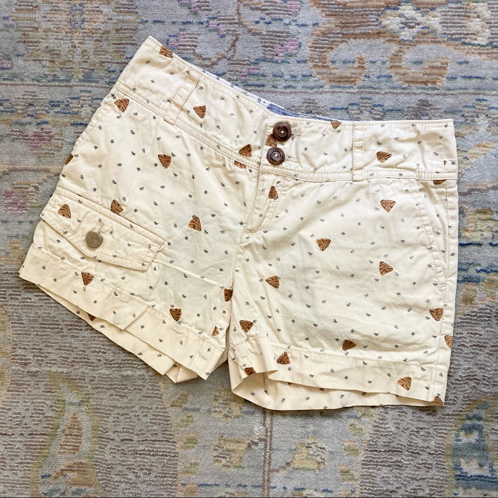 🐝 Daughters of the Liberation • Bee + Hive Shorts • US 0 / EU32 / UK 4 - Picture 1 of 4